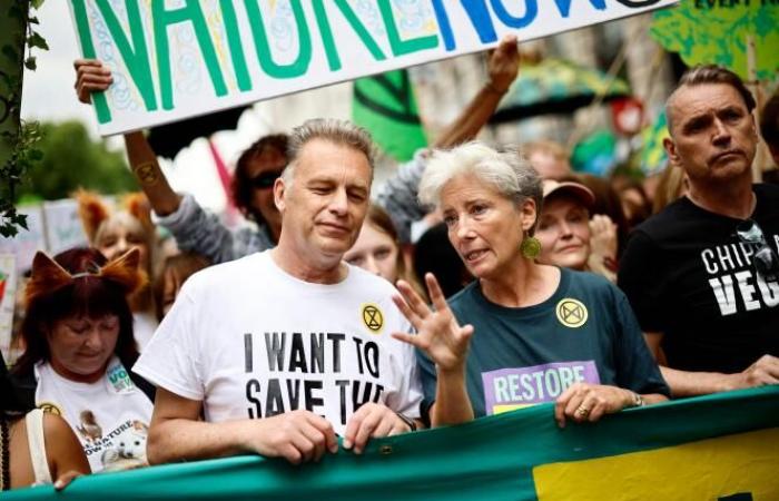 In London, thousands of people demonstrated for the protection of nature and the climate