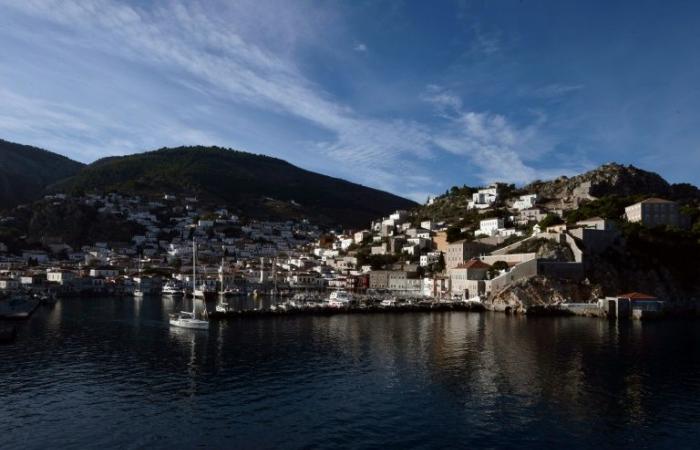 Trial of yacht crew accused of causing fire on Hydra island to begin Tuesday