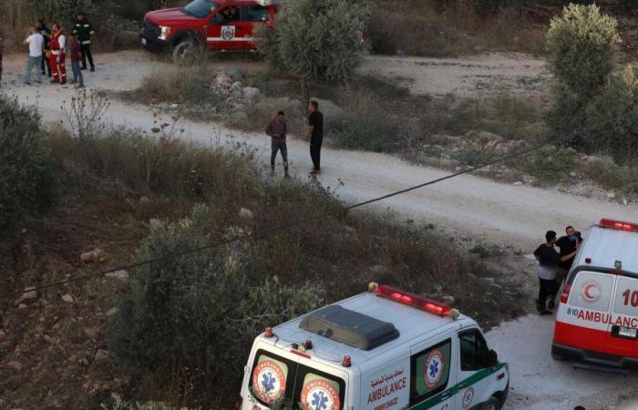West Bank: Israeli soldiers tie injured Palestinian to military vehicle