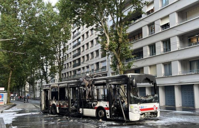 Lyon. TCL bus suddenly catches fire, passengers escape fire