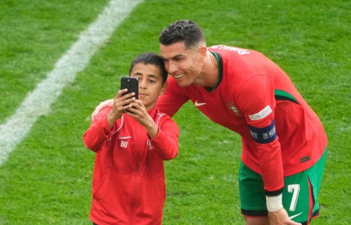 Ronaldo’s selfie-hunting fans at Euro 2024 a ‘concern’ for coach Martinez | UEFA Euro 2024 News