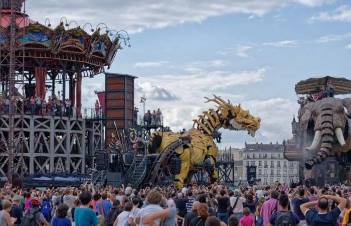 The impressive dragon horse from the La Machine company returns to Nantes