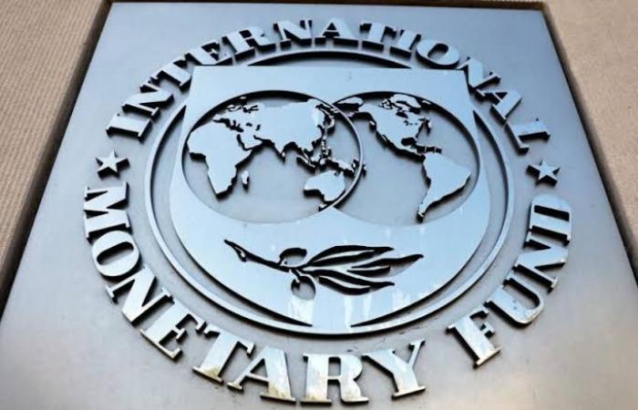 World: around 60% of foreign exchange reserves held in dollars (IMF)