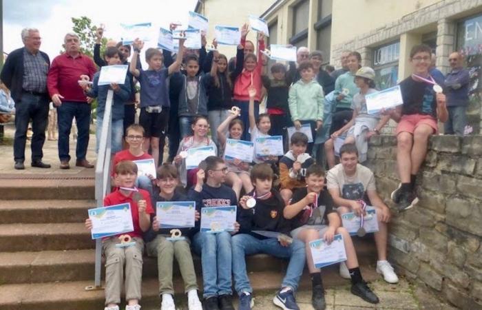 The Tool in hand, between diplomas and medals – Le Petit Journal