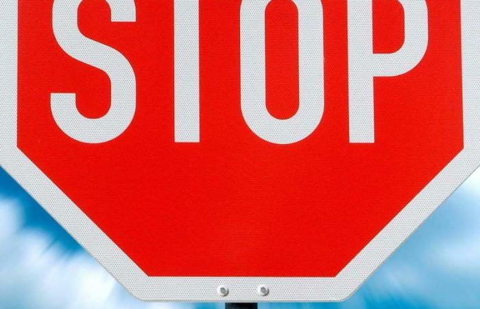 Why there are no “Stop” signs in Paris