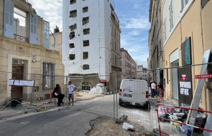 Residents return to their homes after the gradual lifting of the security perimeter on rue de Tivoli in Marseille