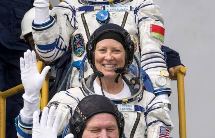 During a mission on the ISS, an American astronaut realizes that her suit is leaking