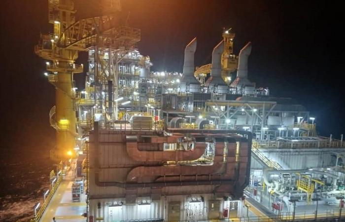 the Sangomar field produces its first barrels of oil