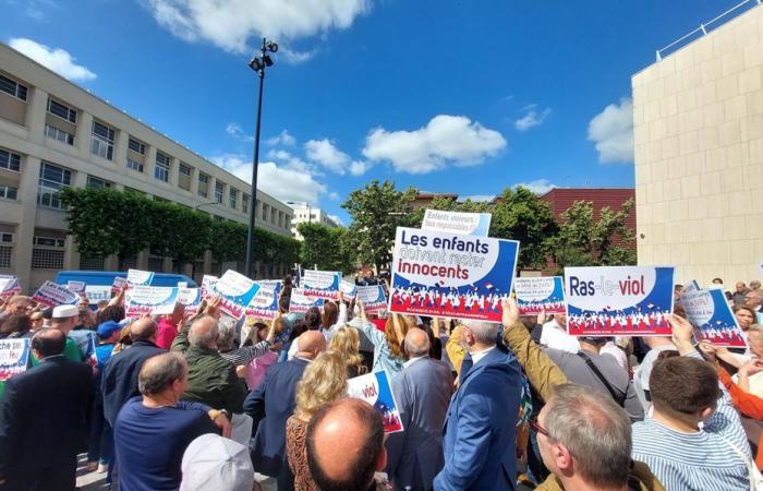 a thousand people gathered against anti-Semitism in Lyon