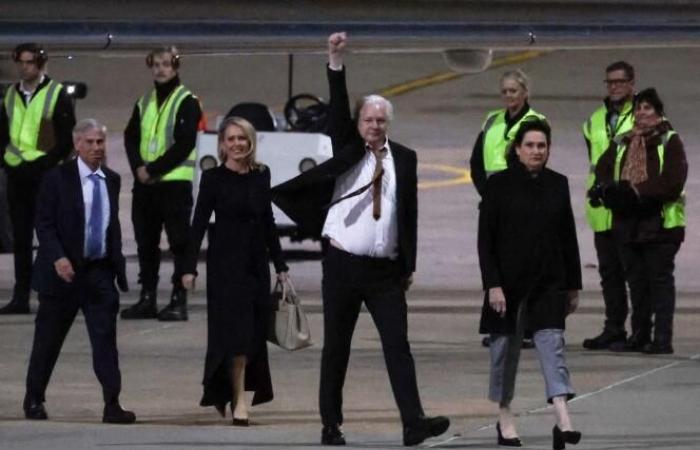 The return of “hero” Julian Assange to Australia