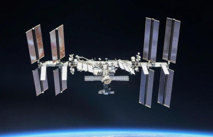 SpaceX will receive nearly a billion dollars to destroy the ISS