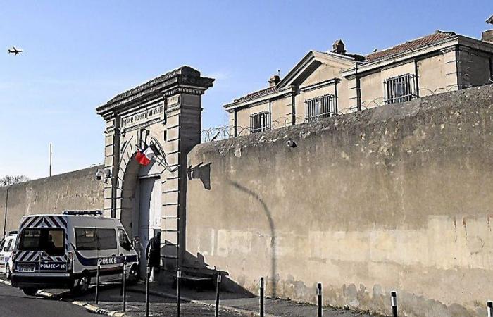 Carcassonne. The Pont Vieux gunshot wound in prison