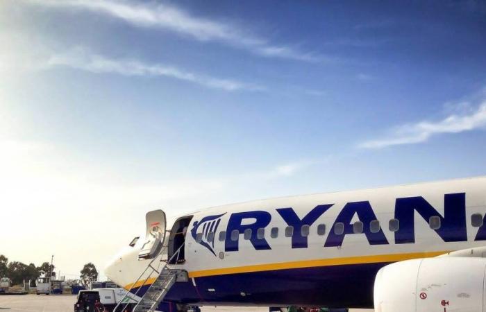 Passengers on a Ryanair flight stranded for more than three hours on a plane at Beauvais airport