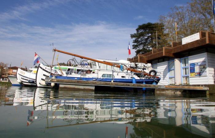 Since the departure of Locaboat, a blank season before getting the port of Agen back afloat