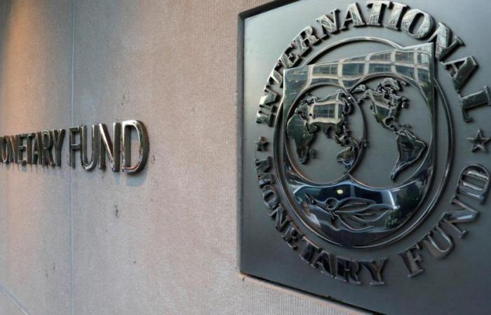 the IMF lowers its growth forecast very slightly