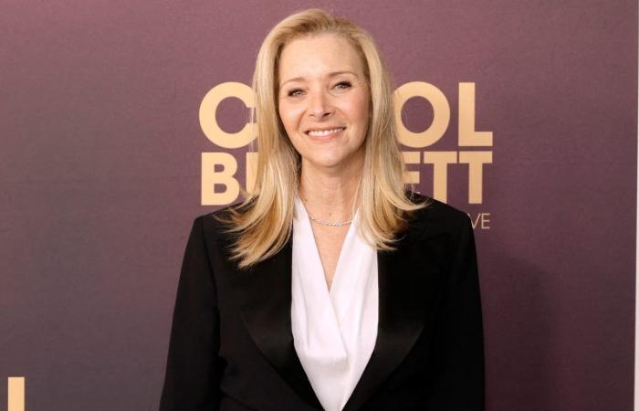 Lisa Kudrow says she watches episodes of the series to keep the memory of Matthew Perry alive