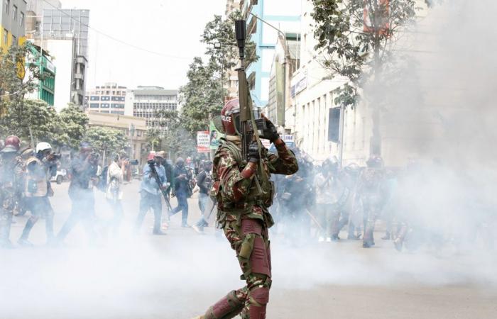 Protests in Kenya | Police fire tear gas and rubber bullets