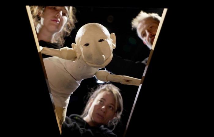 Geneva puppets: archaic art to understand the future