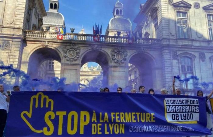 Against “the closure of Lyon”, traders and residents “symbolically close” the City Hall
