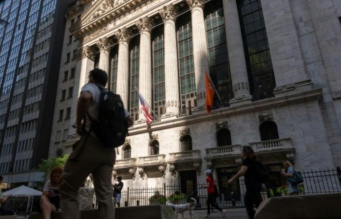 Wall Street up slightly, market freezes ahead of inflation indicator