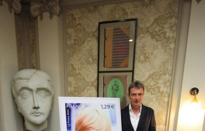 Françoise Sagan stamp unveiled