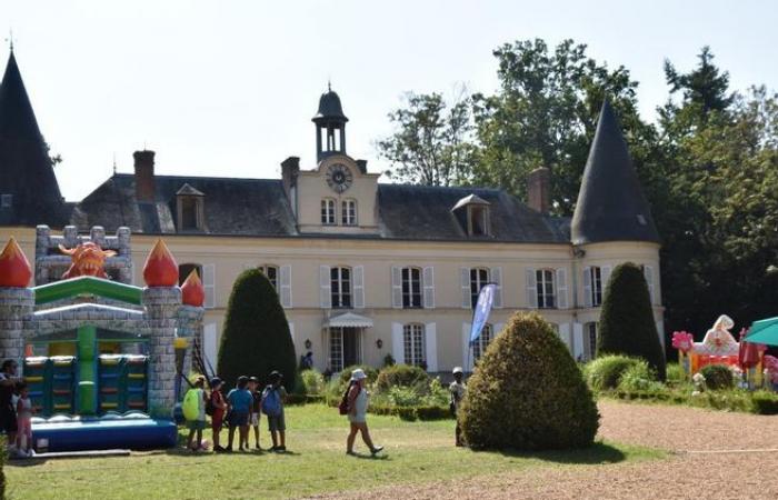 The Drouais “take back” their Comteville estate with a Republican picnic