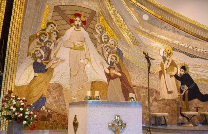 Priest’s accusers demand removal of his mosaics