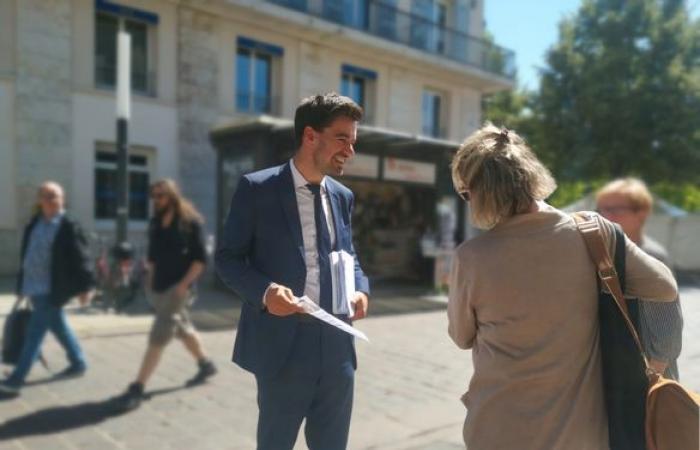 Ladislas Vergne (LR) campaigning in the city center of Chartres