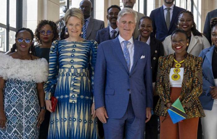 Queen Mathilde in ethnic dress to present the Africa Prize