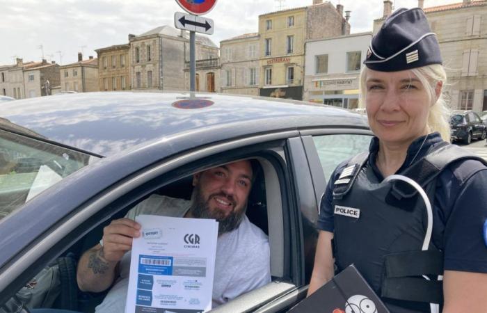 the police offer cinema tickets to good drivers in Niort