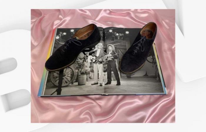 Elvis Presley’s shoes sell for over 140,000 euros at auction