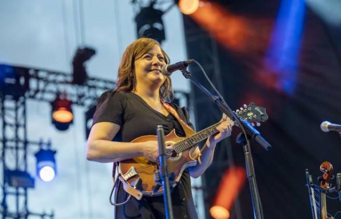 The sweetness of Marie-Annick Lépine and the energy of the Salebarbes at the opening of the FestiVoix