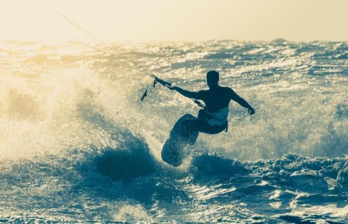 a kitesurfer drowns and is attacked by sharks in New Caledonia