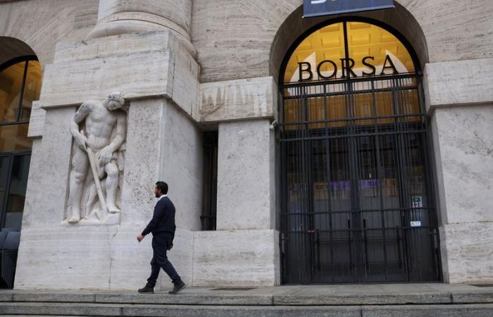 Milan stock market positive, banks and oil await US data, second quarter in the red towards end