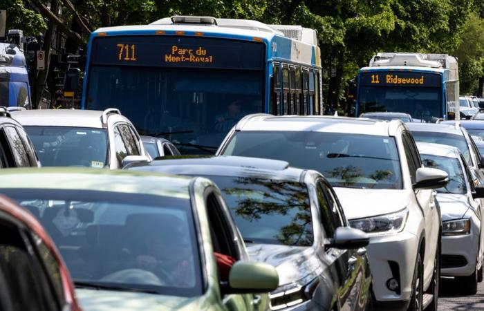 Public transit funding | Montreal elected officials recommend raising fuel taxes