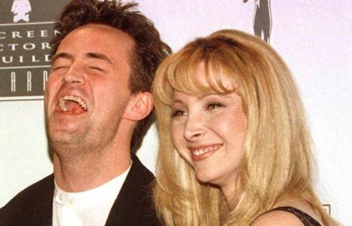 Lisa Kudrow honors Matthew Perry’s memory by watching ‘Friends’