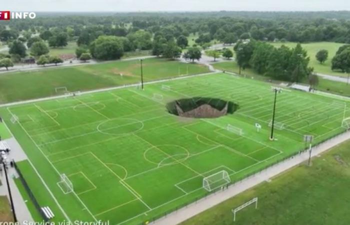 VIDEO – A gigantic hole wipes out part of a football field