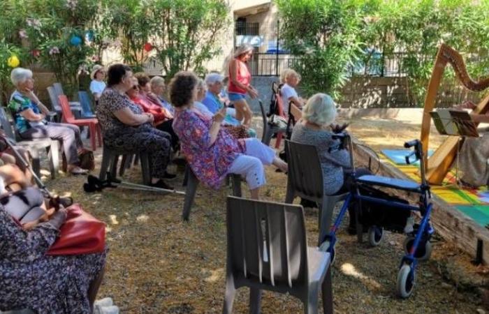 Agde – An intergenerational concert enchanted by the harp of Doriane Cheminais