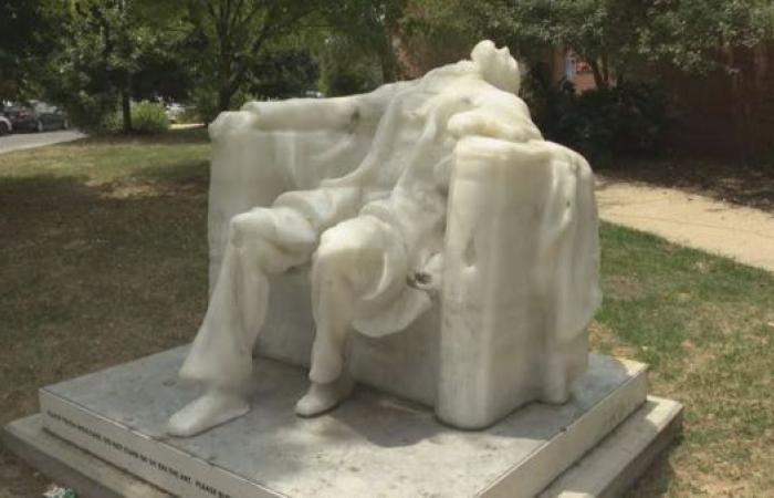 Heat melts statue of former president