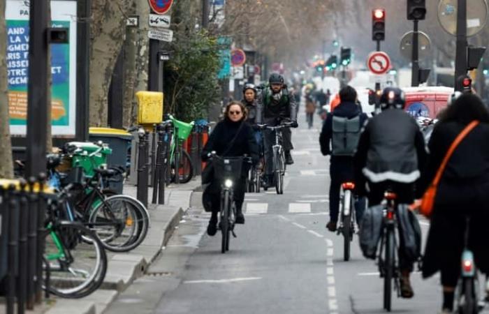 there were more bikes than cars on Boulevard Sébastopol this week in Paris