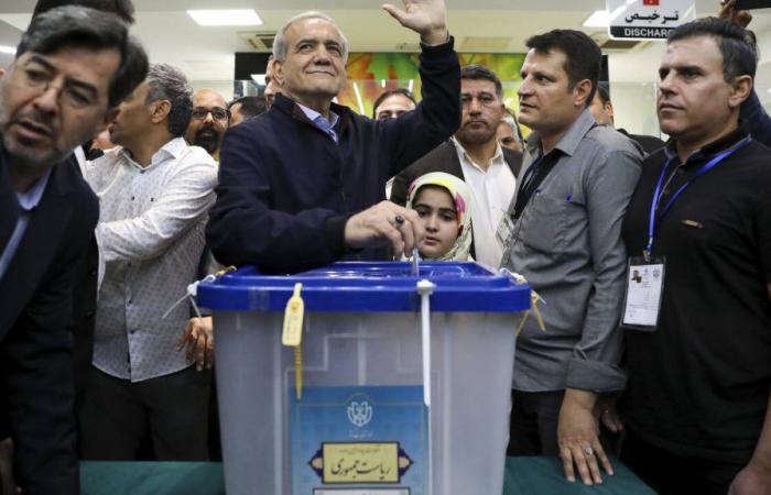 In Iran, the presidential election will be between a reformer and an ultraconservative