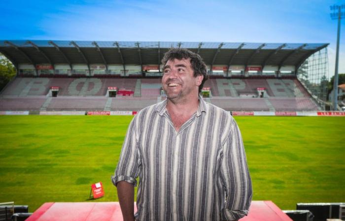 who surrounds Shaun Hegarty at the head of Biarritz Olympique?