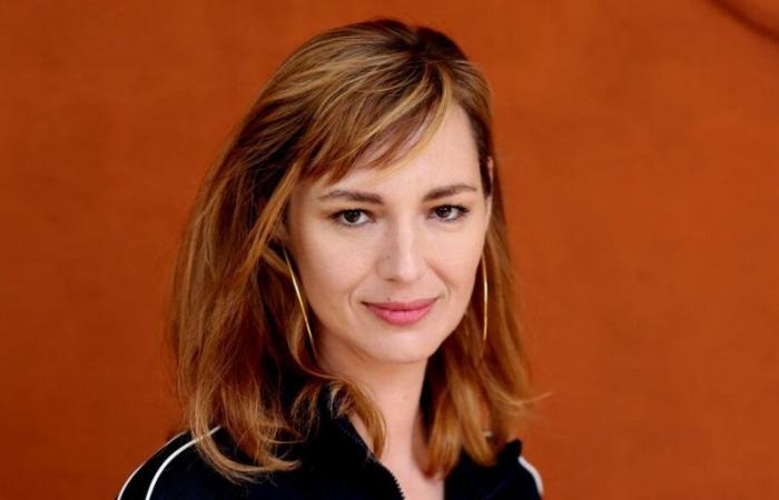 Louise Bourgoin recalls her drawing classes where she found herself face to face with naked men