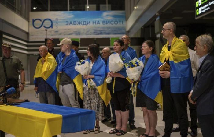 Ten Ukrainian prisoners return to Kyiv after years of captivity