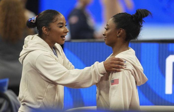 Simone Biles moves closer to 3rd Olympic trip as injuries mount behind her at US trials