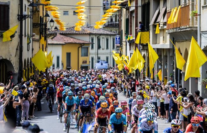 Tour de France (Stage 1 Florence – Rimini): Bardet triumphs and takes yellow for the first time in his career
