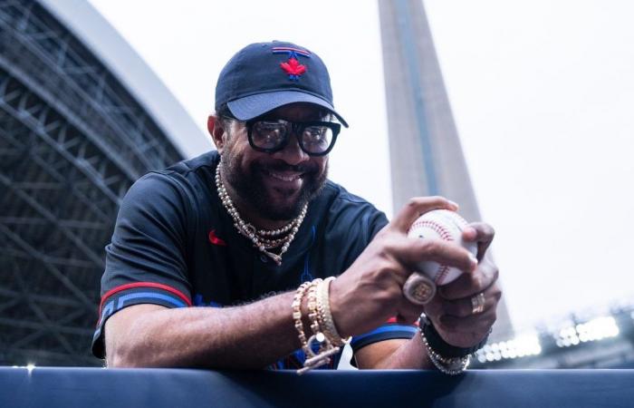 Shaggy Throws Out First Pitch At Toronto Blue Jays Game