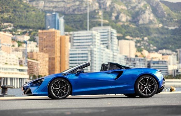 The McLaren Artura Spider practices extreme sports and tax optimization