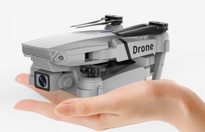 AliExpress is completely cracking up by offering you this drone with 4K camera for less than 10 euros