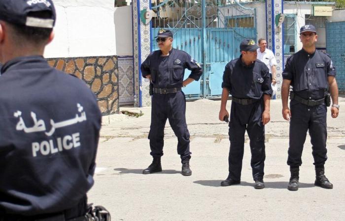 Algerian police interrupt the presentation of a book and arrest its author